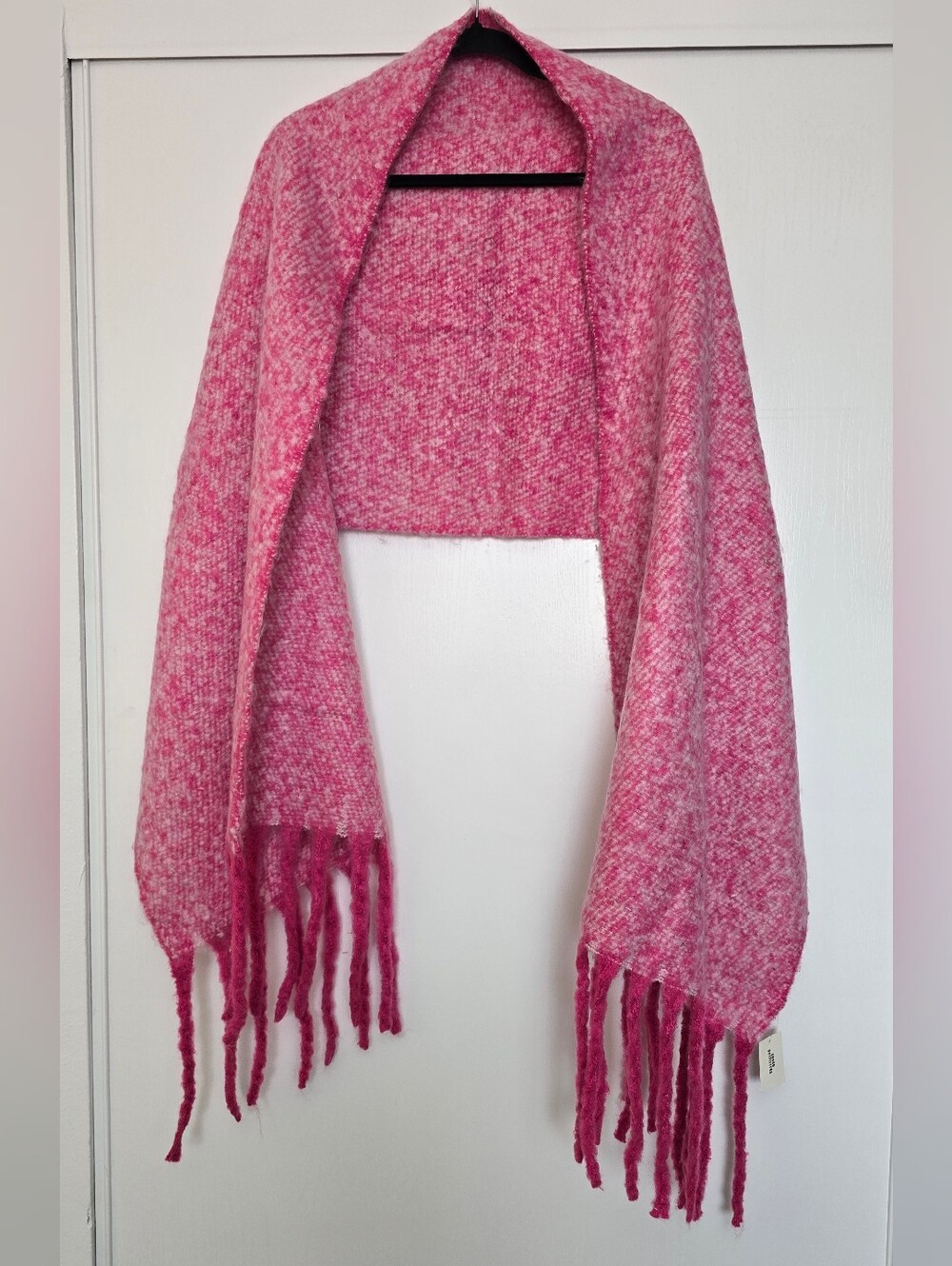 Urban Outfitters - (NWT) Pink/Rose Chunky Knit Scarf